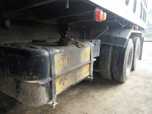 รถมิตซู 10 ล้อดั้ม FN527M - TC  เปลื่ยนเครื่อง 220 แรงม้า.  สนใจติดต่อ 081 - 6079515