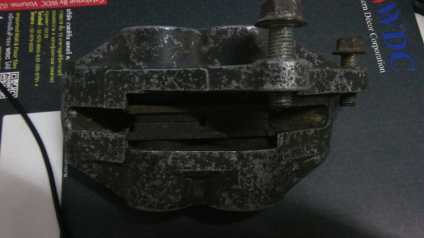 ขายปั๊ม Tokico ฝั่งขวา 1 ตัว และ กล่องไป Bandit 400 ฝาดำครับ