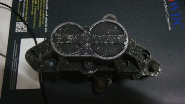 ขายปั๊ม Tokico ฝั่งขวา 1 ตัว และ กล่องไป Bandit 400 ฝาดำครับ