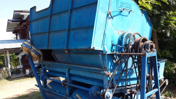 ขายตู้นวดห้าฟุตครึ่งเดษตรพัฒนาสิงเปลือยจัมโบ้ปี39พร้อมคานยกติดรถไถ