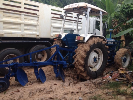 ขายรถไถ่ 2เพลา newholland3930  ดันดินมีผานหน้า ผานหลัง ยางใหม่เอกสารเล่มทะเบียน