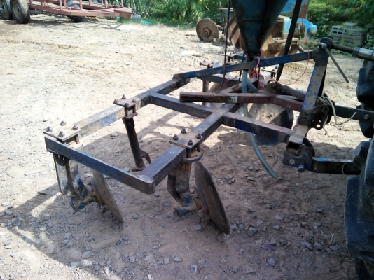 ผานยกร่อง และพรวนดิน ใส่ปุ๋ย3In1