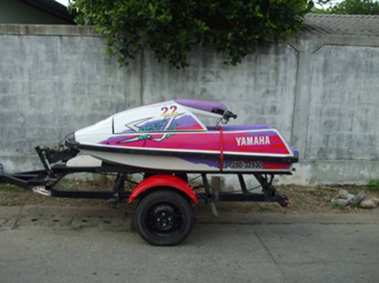 ขายเจ็ตสกียามาฮ่า650ยืนพร้อมเทลเลอร์ และ ของแถมยางใหม่