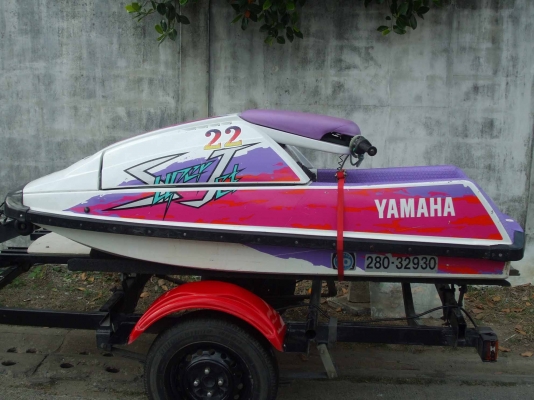 ขายเจ็ตสกียามาฮ่า650ยืนพร้อมเทลเลอร์ และ ของแถมยางใหม่