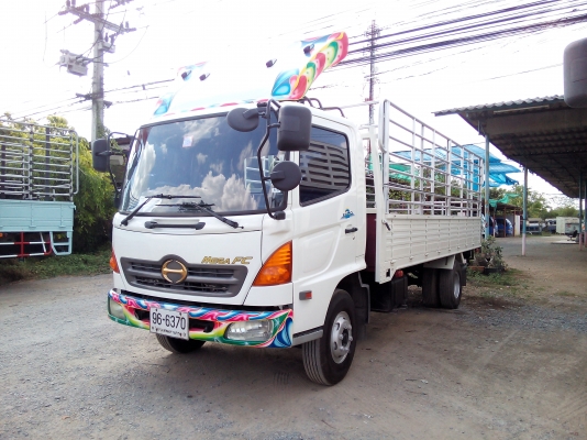 6 ล้อกลาง  *Euro.2*  HINO  MEGA  FC4J 150 แรงม้า *ยาว 5.50 ม.*  รถสวยเดิม * สภาพพร้อมใช้งาน *รถห้างแท้*  มีเล่มพร้อมโอน