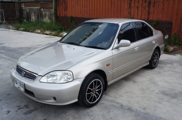 HONDA CIVIC ตาโต ปี 1999 ขายรถสวย ติดแก็ส LPG หัวฉีด เครื่องเดิมๆวิ่งดี ช่วงล่างแน่น ล้อ MAX แต่ง แอร์เย็น กระจกไฟฟ้า สภาพภายในสวย สีสวย รถพร้อมใช้งาน จัดไฟแนนได้