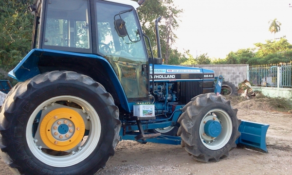 ขายรถไถฟอร์ด6640  2เพลามีผานพรวนใบมีดCMTพร้อมใช้ครับ