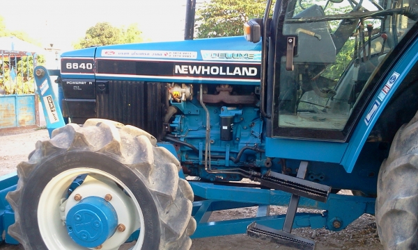 ขายรถไถฟอร์ด6640 2เพลามีผานพรวนใบมีดCMTพร้อมใช้ครับ ขายรถไถฟอร์ด6640 2เพลามีผานพรวนใบมีดCMTพร้อมใช้ครับ