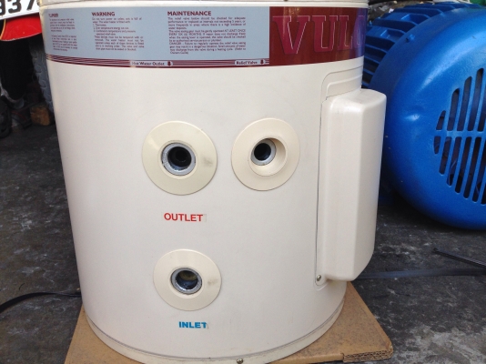 ขายเครื่องทำน้ำอุ่นแบบตั้ง ขนาด 3HP. 220 V ไฟบ้าน ขนาดจุ 38 ลิตร Made in Australian เป็นของใหม่เก่าเก็บ ไม่เคยใช้งาน มีหลายชุดครับ