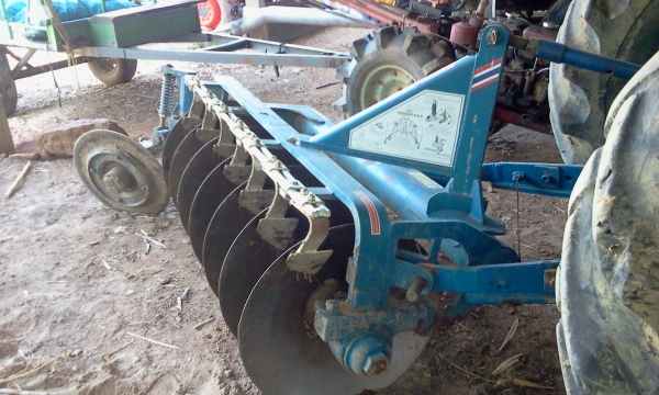 ขายรถไถฟอร์ด6600มีผาน7ใบมีดCMTพร้อมใช้ครับ ขายรถไถฟอร์ด6600มีผาน7ใบมีดCMTพร้อมใช้ครับ