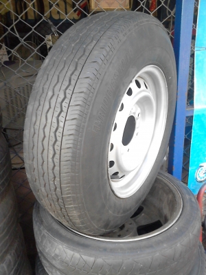 ขายล้อขอบ 15  ขนาด 6 รู  มี 1 ล้อ  TEL.081-427-3941