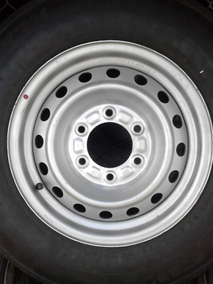 ขายล้อขอบ 15  ขนาด 6 รู  มี 1 ล้อ  TEL.081-427-3941
