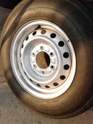 ขายล้อขอบ 15  ขนาด 6 รู  มี 1 ล้อ  TEL.081-427-3941