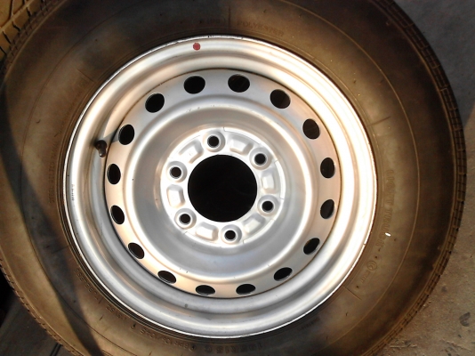 ขายล้อขอบ 15  ขนาด 6 รู  มี 1 ล้อ  TEL.081-427-3941