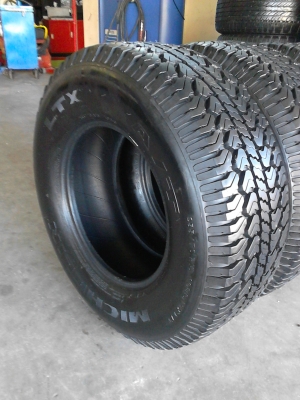 255/70R15  MICHELIN LTX  AT 255/70R15  มีชุด 4  เส้น  TEL.081-427-3941