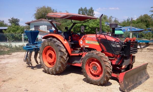 ขายรถไถคูโบต้า70แรงมีใบมีดและผาน3ให้ครับเ