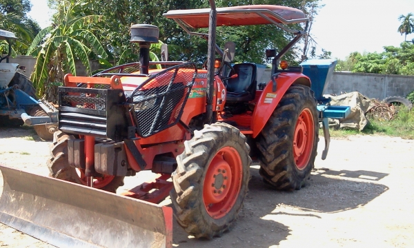 ขายรถไถคูโบต้า70แรงมีใบมีดและผาน3ให้ครับเ