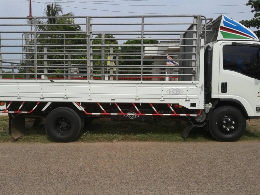 ขายรถหกล้อมือ 2isuzu  commonrail  euo3 150แรง สภาพสวย ไม่เคยชน ไม่เคยแกะ ยางเรเดียน ราคาต่อรองได้  สนใจติดต่อน้าเรือง 086-2453322  920,000