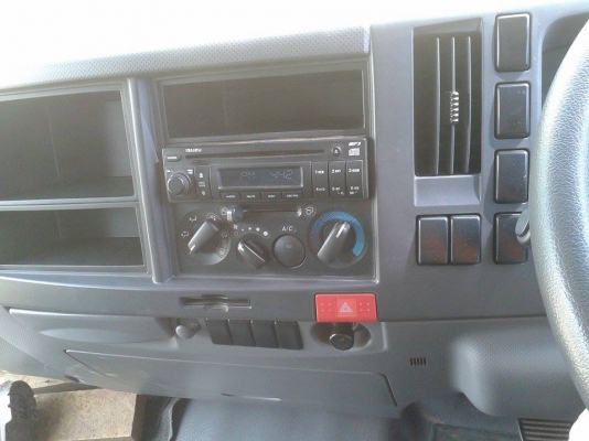 ขายรถหกล้อมือ 2isuzu  commonrail  euo3 150แรง สภาพสวย ไม่เคยชน ไม่เคยแกะ ยางเรเดียน ราคาต่อรองได้  สนใจติดต่อน้าเรือง 086-2453322  920,000