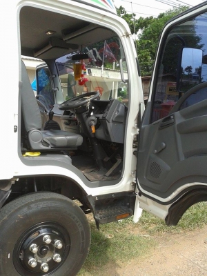 ขายรถหกล้อมือ 2isuzu  commonrail  euo3 150แรง สภาพสวย ไม่เคยชน ไม่เคยแกะ ยางเรเดียน ราคาต่อรองได้  สนใจติดต่อน้าเรือง 086-2453322  920,000