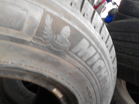 215/70R15  มิชิลิน มี 1 เส้น TEL.081-427-3941