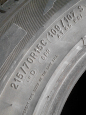 215/70R15  มิชิลิน มี 1 เส้น TEL.081-427-3941