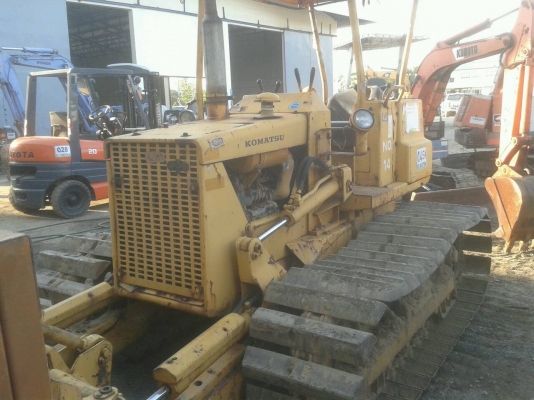 รถแทรคเตอร์ KOMATSU D20P-5 ตีนเ็ป็ด รถเก่าญี่ปุ่นแท้.