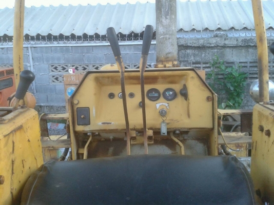 รถแทรคเตอร์ KOMATSU D20P-5 ตีนเ็ป็ด รถเก่าญี่ปุ่นแท้.