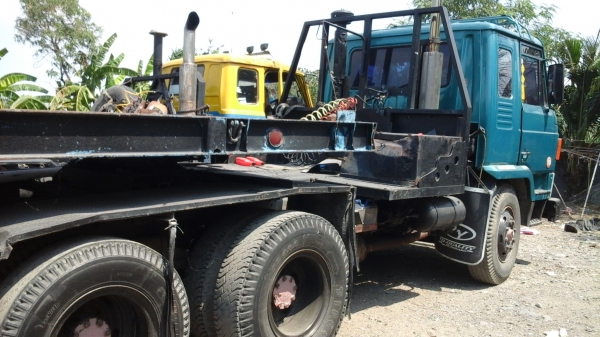 Nissan Diesel หัวลาก เครื่อง PE6 หางพื้นเรียบ 12 เมตร พานัส