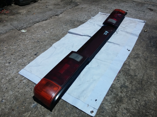 ไฟท้าย b12 พร้อมทับทิมสวยๆของแท้ครบชุด ไฟท้าย b12 พร้อมทับทิมสวยๆของแท้ครบชุด