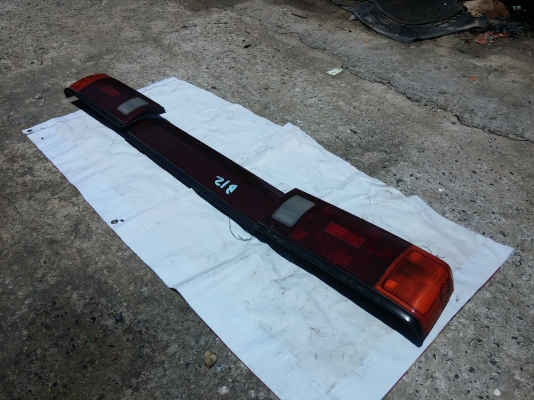 ไฟท้าย b12 พร้อมทับทิมสวยๆของแท้ครบชุด ไฟท้าย b12 พร้อมทับทิมสวยๆของแท้ครบชุด