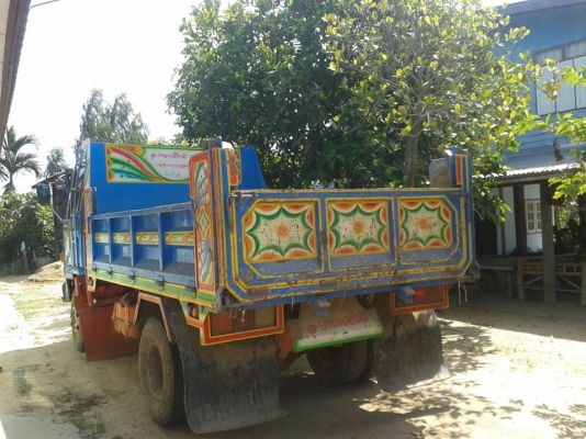 หกล้อดัมพ์ ร็อคกี้ 195 เล่มทะเบียนไม่มี มีเเต่ใบอินวอยซ์ ต่อจากอู่สงวนศักดิ์  รถสวยพร้อมใช้งาน