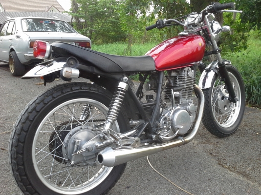 ขายYamaha Sr400cc.เครื่องแน่น สภาพตามรูป ไฟติดครบ ยางพอได้ครับ