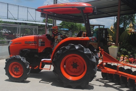 ขายรถไถ Kubota L 3608 (4WD) พร้อมผานหลัง รถสภาพเดิม สีเดิมครับ ขายรถไถ Kubota L 3608 (4WD) พร้อมผานหลัง รถสภาพเดิม สีเดิมครับ
