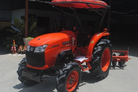 ขายรถไถ Kubota L 3608 (4WD) พร้อมผานหลัง รถสภาพเดิม สีเดิมครับ