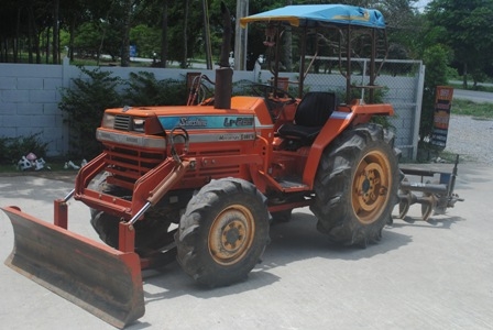 ขายรถไถ Kubota L1- 265 (4WD) พร้อมดันหน้าและผาน5 สภาพเดิมๆพร้อมใช้งาน
