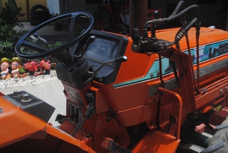 ขายรถไถ Kubota L1- 265 (4WD) พร้อมดันหน้าและผาน5 สภาพเดิมๆพร้อมใช้งาน