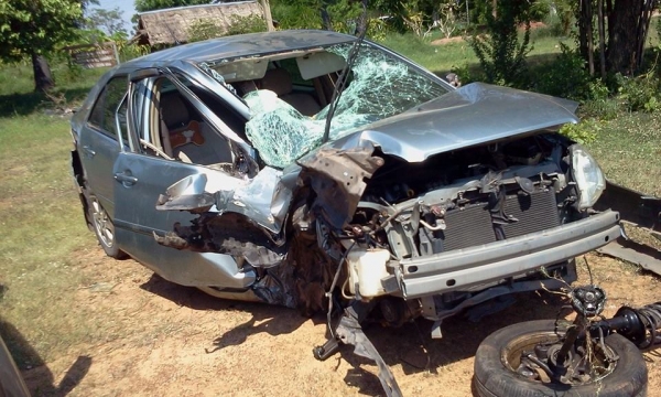 ขาย วีออส ปี06 (รถอุบัติเหตุ ขายเป็นอะไหล่) ขาย วีออส ปี06 (รถอุบัติเหตุ ขายเป็นอะไหล่)