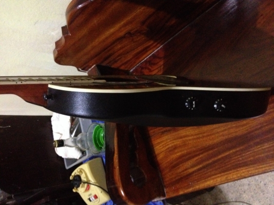 กีต้าโปร่งไฟฟ้าหลังเต่า ReeD MAN TOKYO IN JAPANสภาพ90สวยๆ