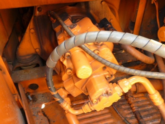 ขายด่วน Hitachi EX60-3  ใบแทรค 60 มีลายหัวเจาะ   ใช้งานมา 3000 ชม. เก่าญี่ปุ่นยังไม่เคยใฃ้งานในไทย สภาพสวยมาก ๆๆ