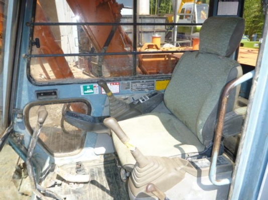 ขายด่วน Hitachi EX60-3  ใบแทรค 60 มีลายหัวเจาะ   ใช้งานมา 3000 ชม. เก่าญี่ปุ่นยังไม่เคยใฃ้งานในไทย สภาพสวยมาก ๆๆ