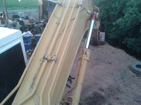 ขาย KOMATSU PC200-3 สภาพพร้อมใช้งานเครื่องดีปั้มดี โซ่เต็มเอวแน่น เอกสารเล่มทะเบียน