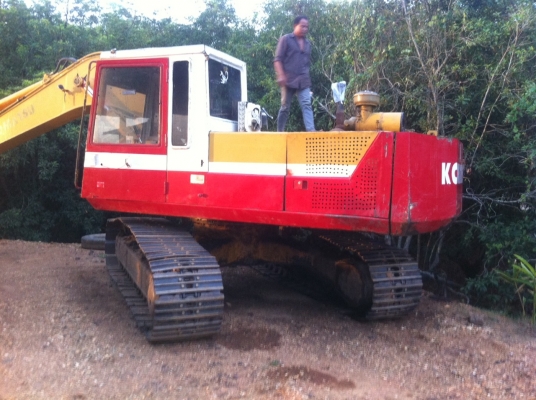 ขาย KOMATSU PC200-3 สภาพพร้อมใช้งานเครื่องดีปั้มดี โซ่เต็มเอวแน่น เอกสารเล่มทะเบียน