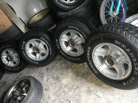 ขอบ15 ดอกล้นๆๆ 235/70/15 บริสโตน