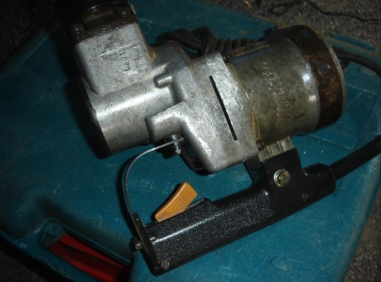 ขายเครื่องสกัดคอนกรีต Makita รุ่น HM1201 (1130w.)