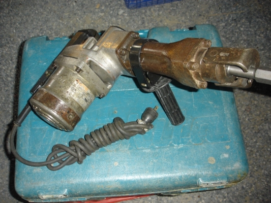 ขายเครื่องสกัดคอนกรีต Makita รุ่น HM1201 (1130w.)