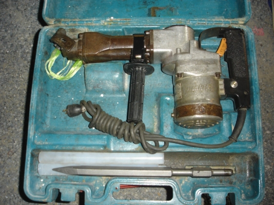 ขายเครื่องสกัดคอนกรีต Makita รุ่น HM1201 (1130w.)