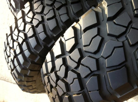 ขายยาง BF Goodrich Mud-Terrain KM2 265 70 r17 ดอก1.2ซม