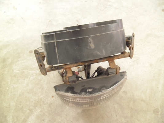 ไมล์เซอร์ปีโก้,พร้อมโคลง, ไฟหน้า