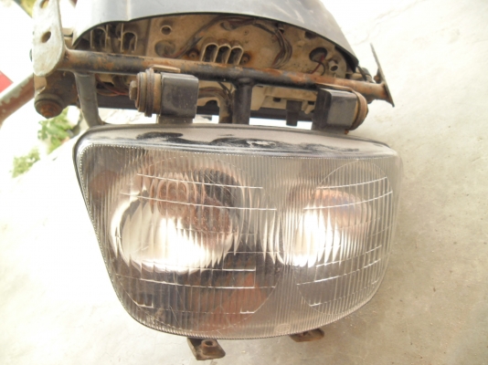 ไมล์เซอร์ปีโก้,พร้อมโคลง, ไฟหน้า